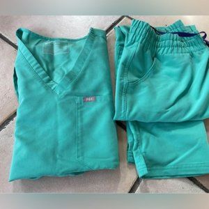 FIGS scrubs XL